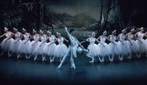 http://marimontenegro.files.wordpress.com/2007/09/o-lago-dos-cisnes-apresentado-pelo-london-citty-ballet-1988.jpg